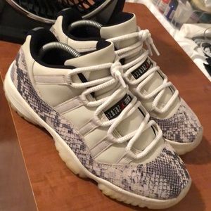 Jordan 11 low snake skin size 9
